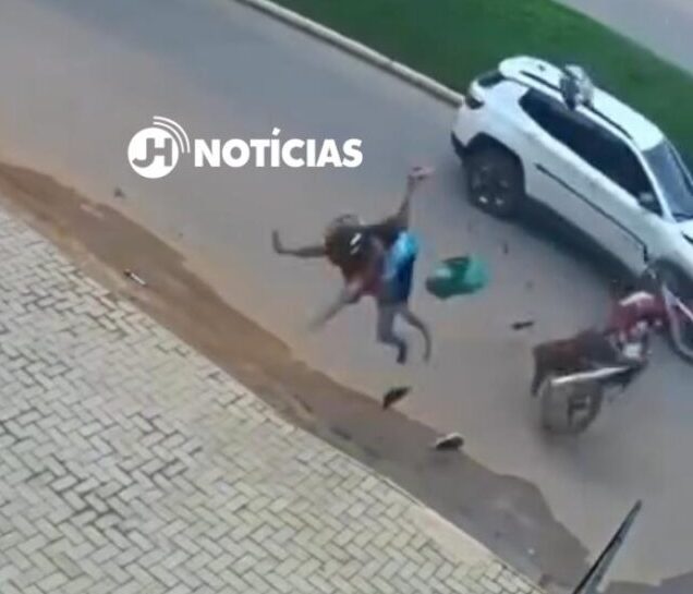 VÍDEO – Mulher e criança morrem em grave acidente de moto no interior de Rondônia